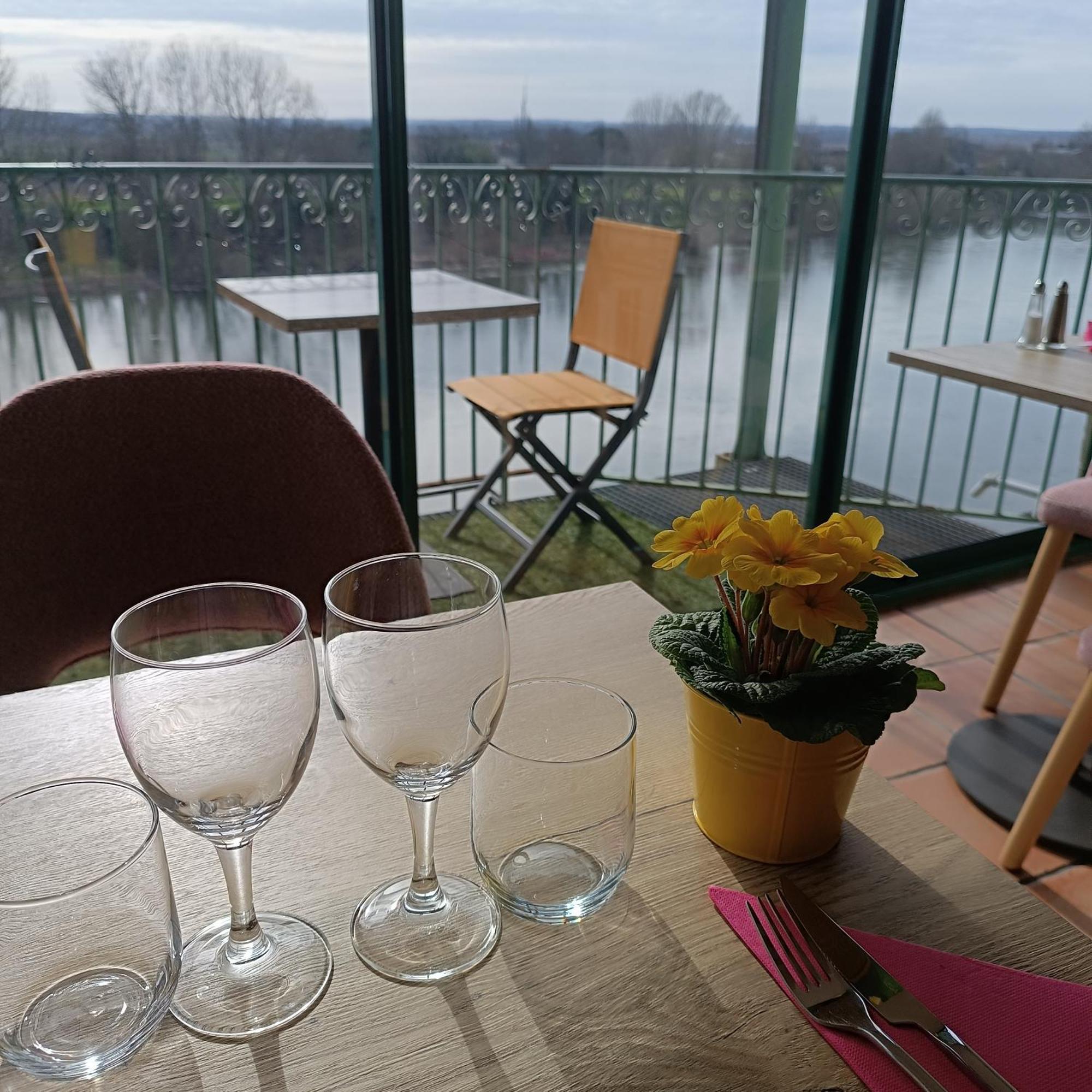 Hotel Restaurant Cote Garonne Le Balcon Des Dames - Tonneins Fauillet Marmande - Vue Panoramique Bord De Garonne Chambres Climatisees Εξωτερικό φωτογραφία